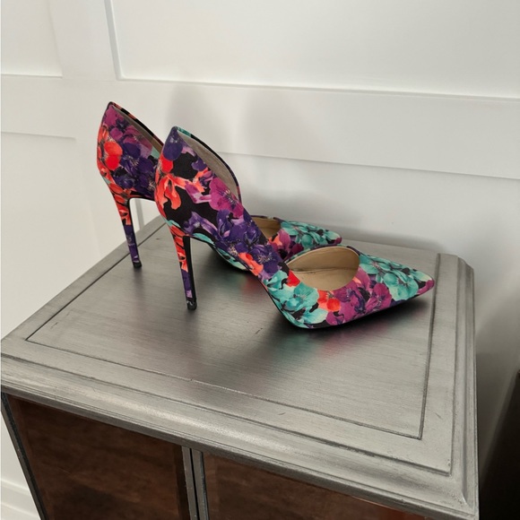 Jessica Simpson flower heels - Picture 2 of 2